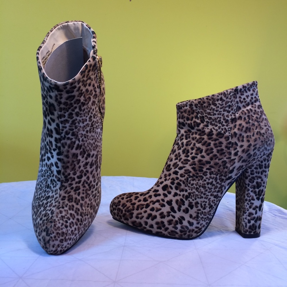 Diba Leopard Print Boots SZ 9